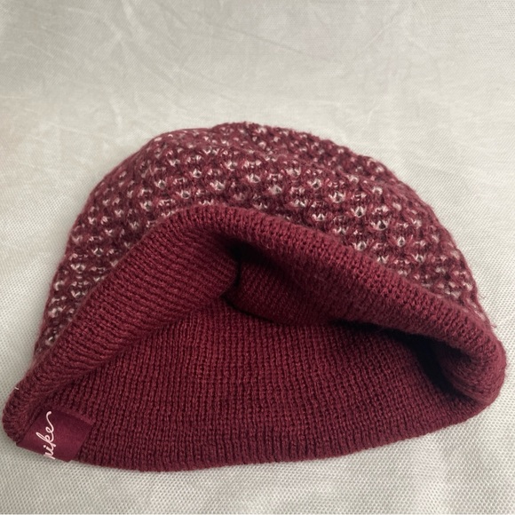 Nike Reversible Beanie Womens OSFM Cable Knit Hat Burgundy Pink Dual Layer Puff - Picture 8 of 8